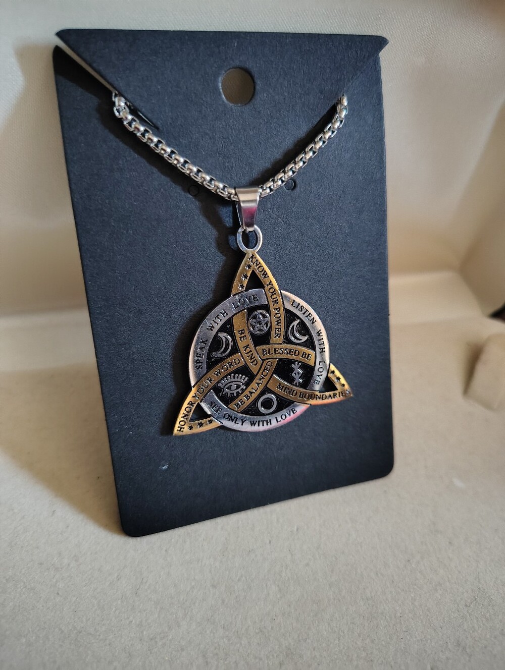 🧙 Brand New Wiccan Triquetra / Witch Knot Pendant Necklace 🧙